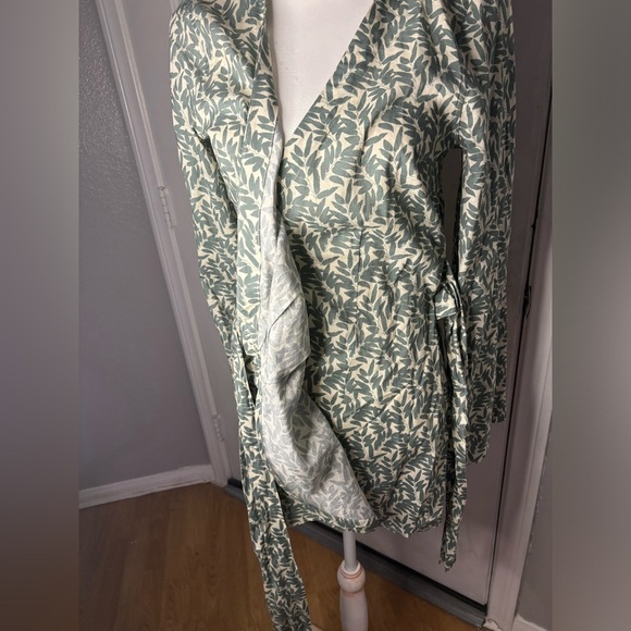 Onia | NWT medium | linen blend true wrap mini dress in green leaf on ecru - Picture 6 of 11